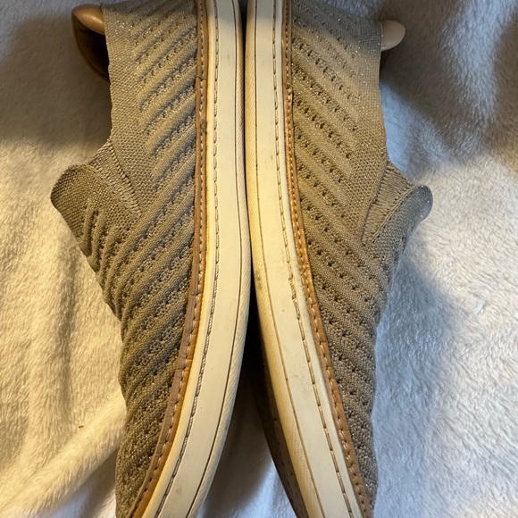 GUC Ugg Slip Ons. Size 9.5 Women’s. - Picture 6 of 11